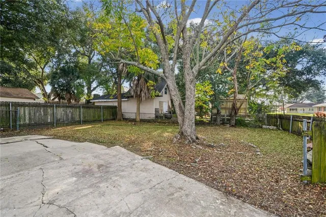 $2,200 | 42 Beauregard Drive, Gretna, LA 70053