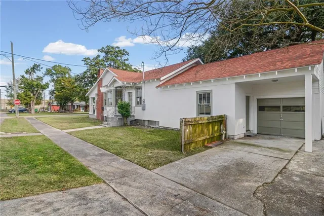 $2,200 | 42 Beauregard Drive, Gretna, LA 70053