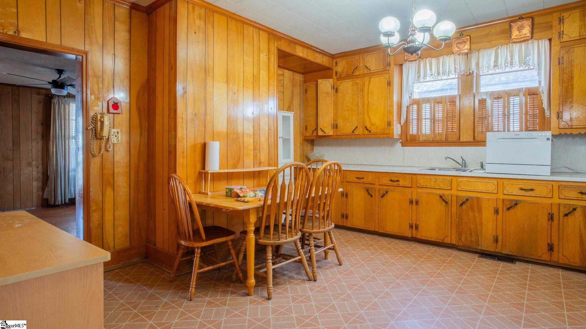 4 West Fleming Street Ware Shoals, SC 29692 - Photo 3 of 38