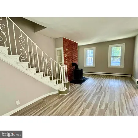 a black and white photo of a living room