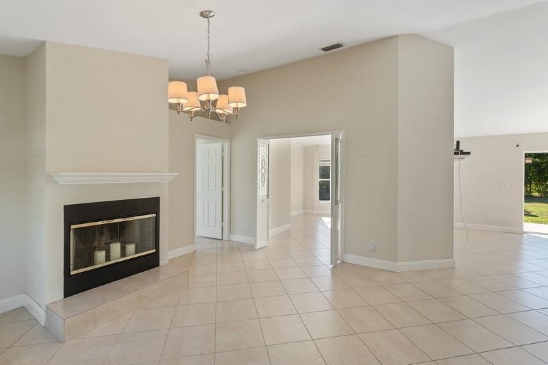 18916 93rd Road North Loxahatchee, FL 33470 - Photo 7 of 20 Living Room