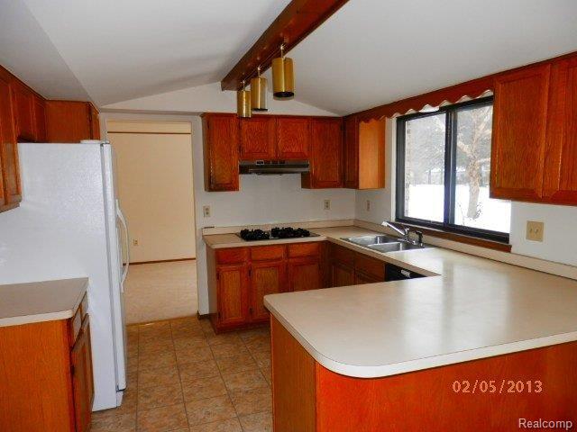 732 Shelley Drive Rochester, MI 48307 - Photo 2 of 16 KITCHEN.jpg
