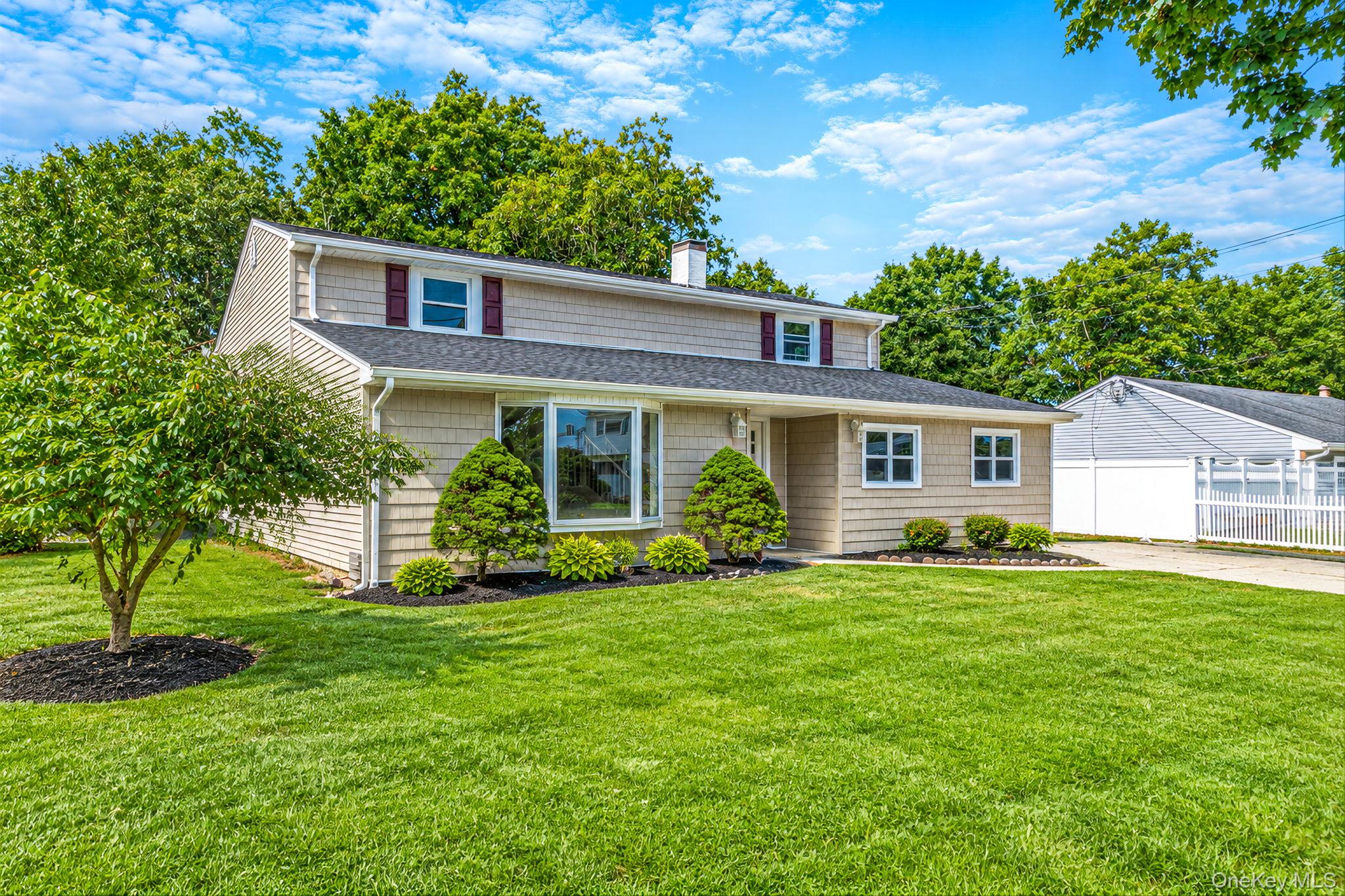 118 Boyle Road Selden, NY 11784 - Photo 3 of 35 Gallery Image 3