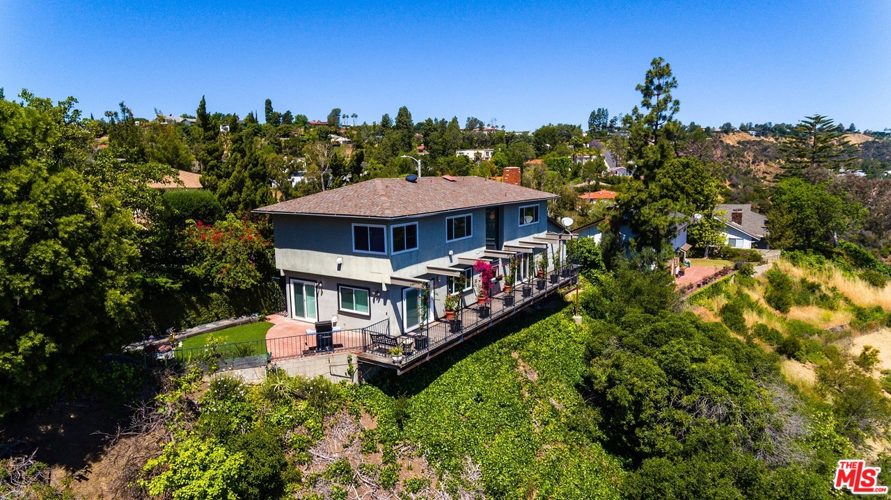 1324 Stradella Road Los Angeles, CA 90077 - Photo 15 of 17