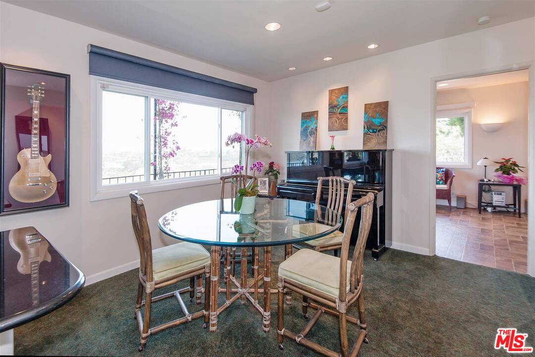 1324 Stradella Road Los Angeles, CA 90077 - Photo 4 of 17