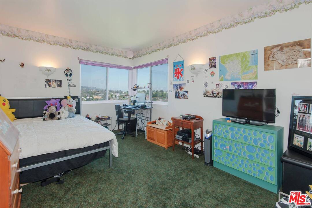 1324 Stradella Road Los Angeles, CA 90077 - Photo 7 of 17