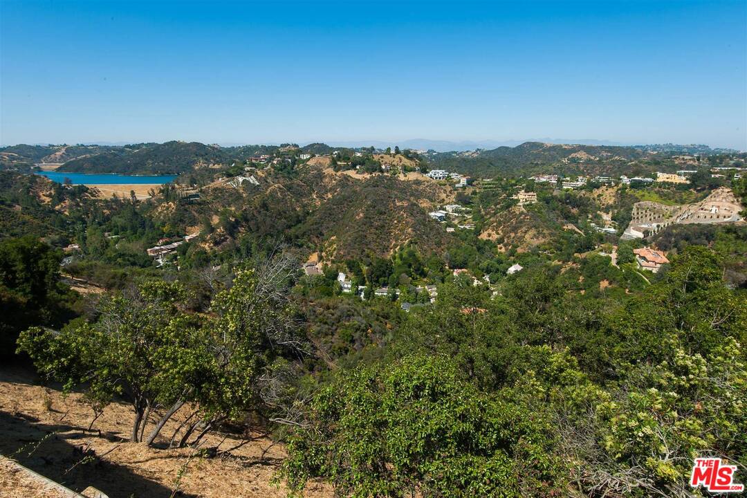 1324 Stradella Road Los Angeles, CA 90077 - Photo 9 of 17