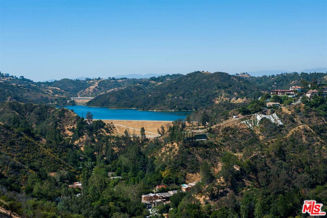 1324 Stradella Road Los Angeles, CA 90077 - Photo 10 of 17