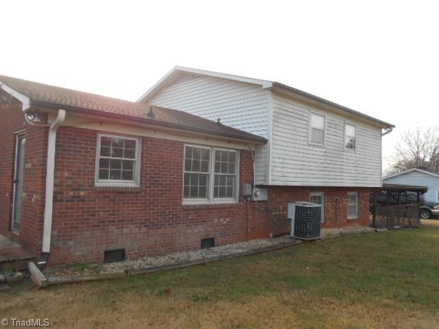 3225 Wide Country Road Pfafftown, NC 27040 - Photo 3 of 11 Gallery Image 3