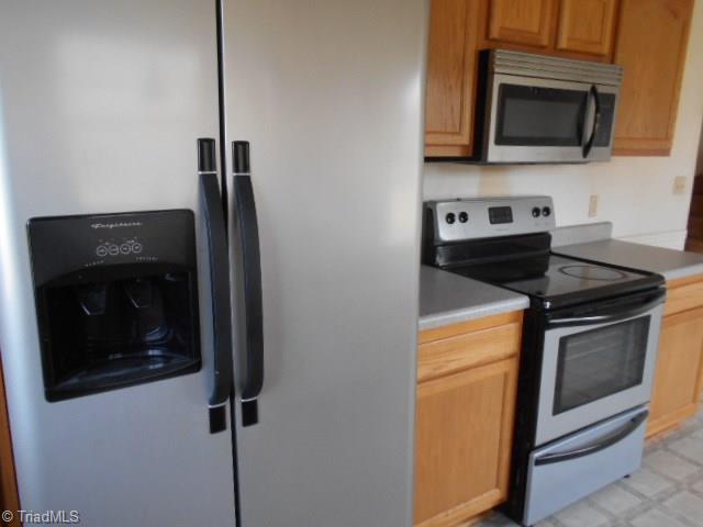 3225 Wide Country Road Pfafftown, NC 27040 - Photo 6 of 11 Gallery Image 6