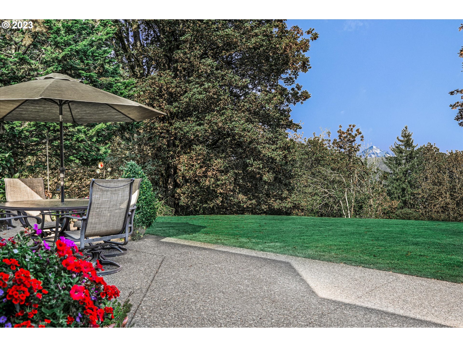 21100 South Summit Ridge Lane Oregon City, OR 97045 - Photo 14 of 32 a view of a garden