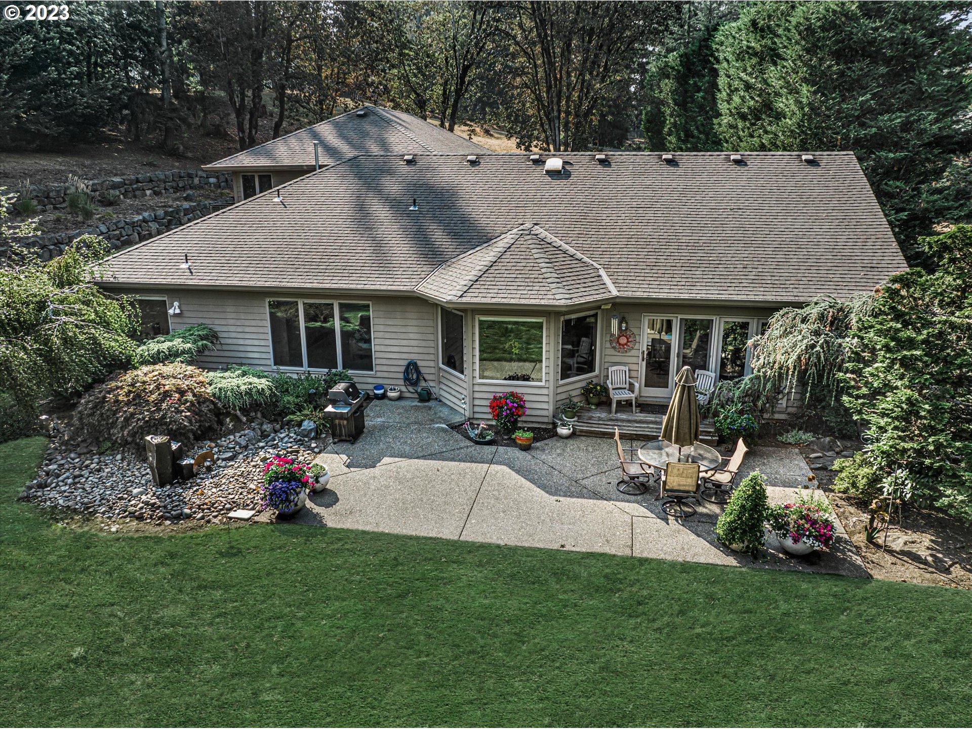 21100 South Summit Ridge Lane Oregon City, OR 97045 - Photo 15 of 32 a view of a house with backyard and garden