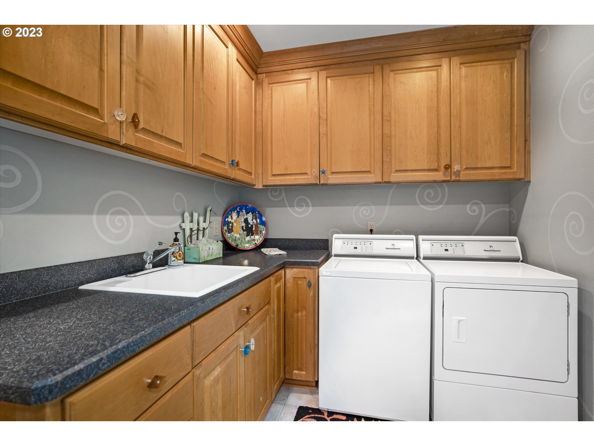 21100 South Summit Ridge Lane Oregon City, OR 97045 - Photo 18 of 32 a utility room with dryer and washer