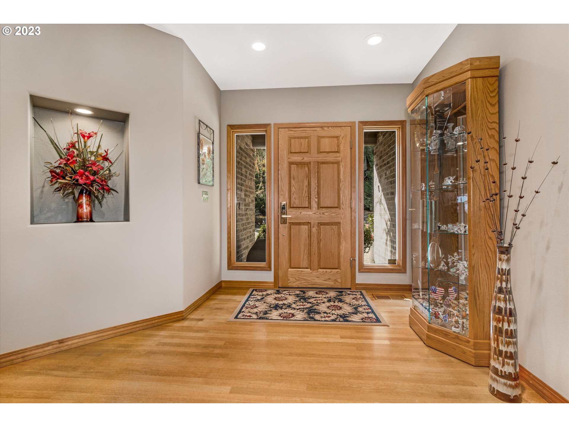 21100 South Summit Ridge Lane Oregon City, OR 97045 - Photo 5 of 32 a view of a entryway