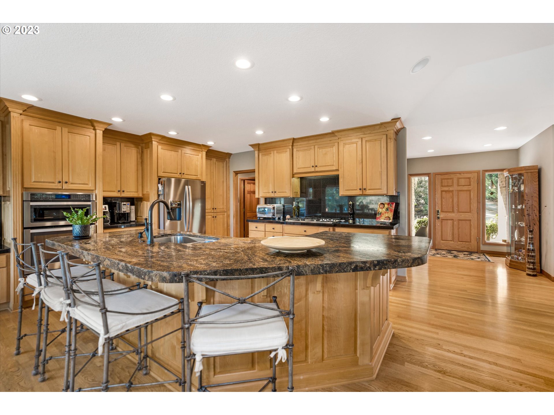 21100 South Summit Ridge Lane Oregon City, OR 97045 - Photo 7 of 32 a kitchen with stainless steel appliances granite countertop a stove a sink and a refrigerator