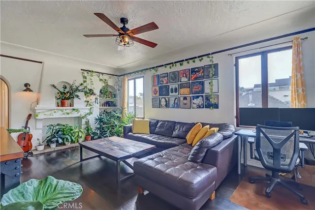 $1,799,000 | 390 Carroll Street East, Long Beach, CA 90814