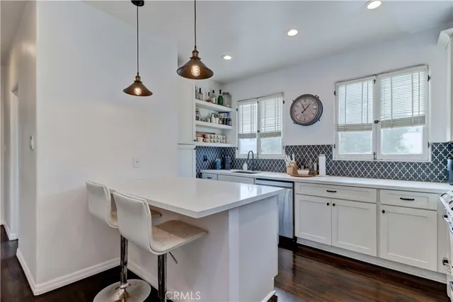 $1,799,000 | 390 Carroll Street East, Long Beach, CA 90814