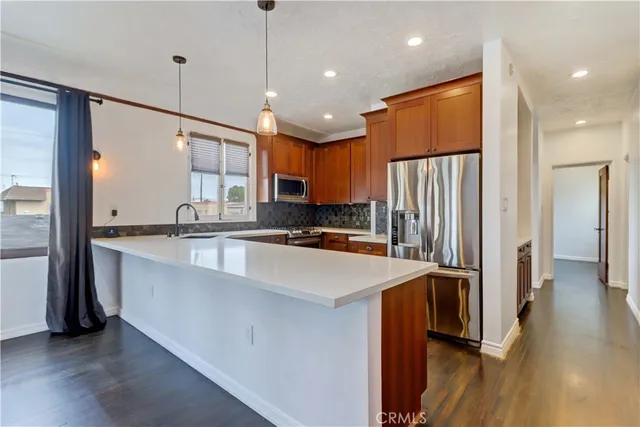 $1,799,000 | 390 Carroll Street East, Long Beach, CA 90814