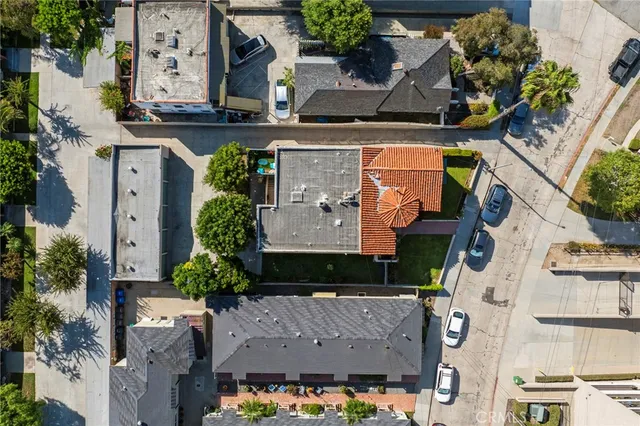 $1,799,000 | 390 Carroll Street East, Long Beach, CA 90814
