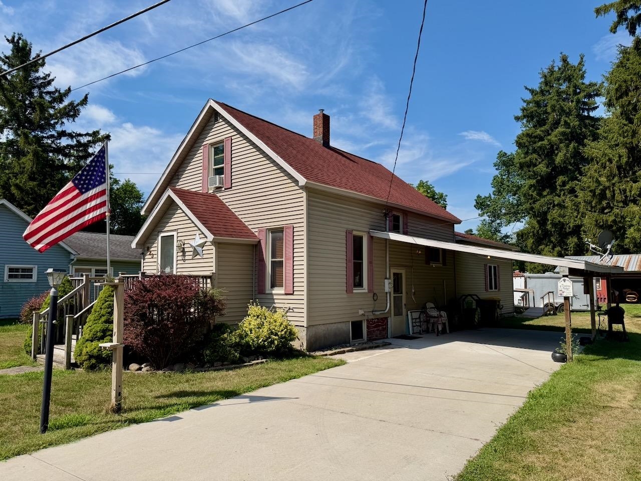 623 North Line Street Chesaning, MI 48616 - Photo 1 of 33