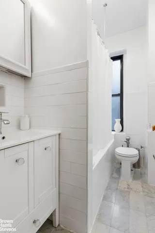 $485,000 | 225 Bennett Avenue, Unit 2D | Hudson Heights