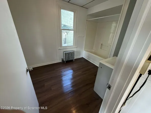 $1,298 | 112 Green Place, Pittston, PA 18640
