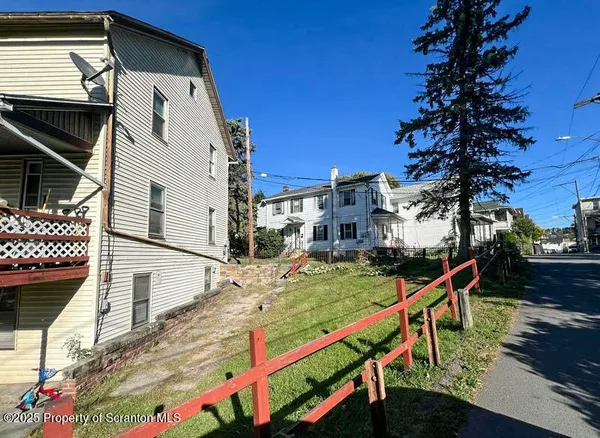 $1,300 | 112 Green Place, Pittston, PA 18640