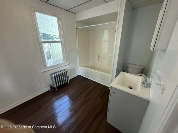 $1,300 | 112 Green Place, Pittston, PA 18640