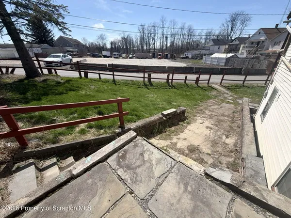 $1,298 | 112 Green Place, Pittston, PA 18640
