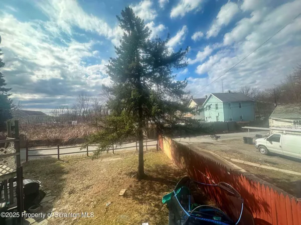 $1,298 | 112 Green Place, Pittston, PA 18640