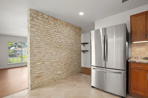 $2,350 | 1212 Dunstan Drive, Austin, TX 78745