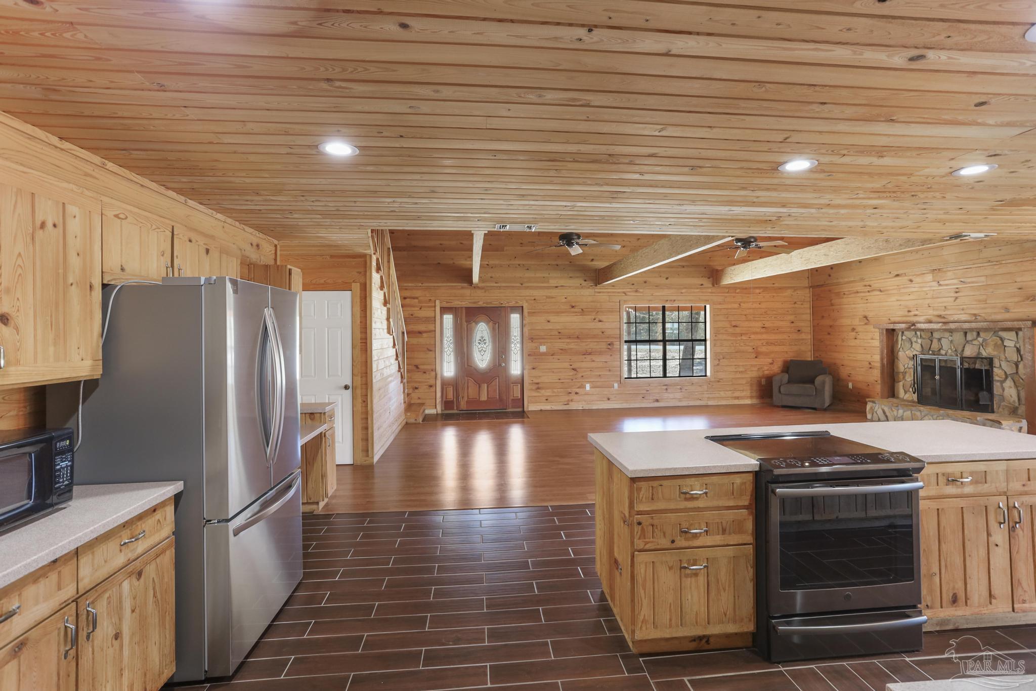 6856 Martin Road Milton, FL 32570 - Photo 12 of 50 a kitchen with granite countertop a stove and cabinets