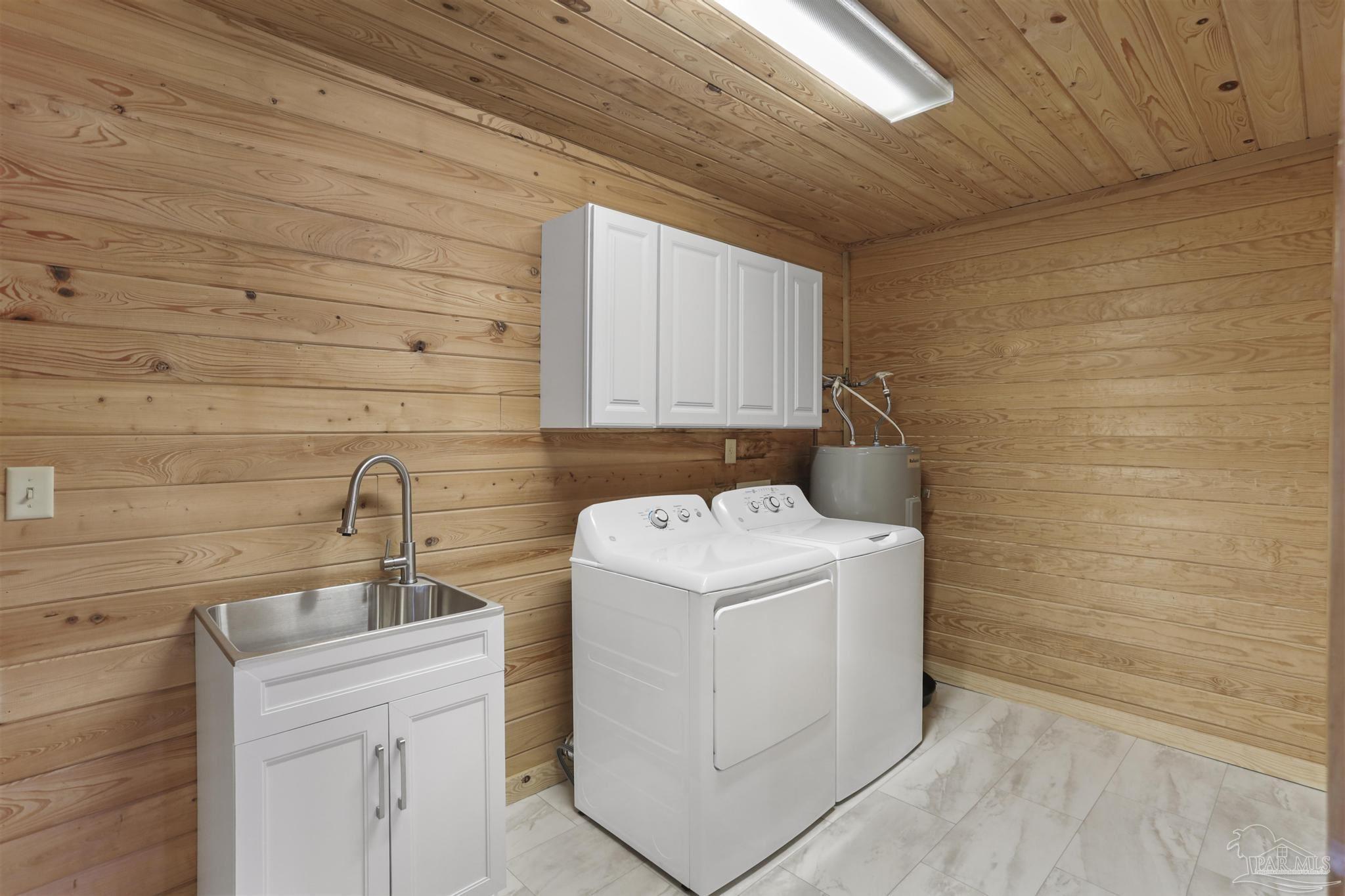 6856 Martin Road Milton, FL 32570 - Photo 17 of 50 a utility room with dryer and washer