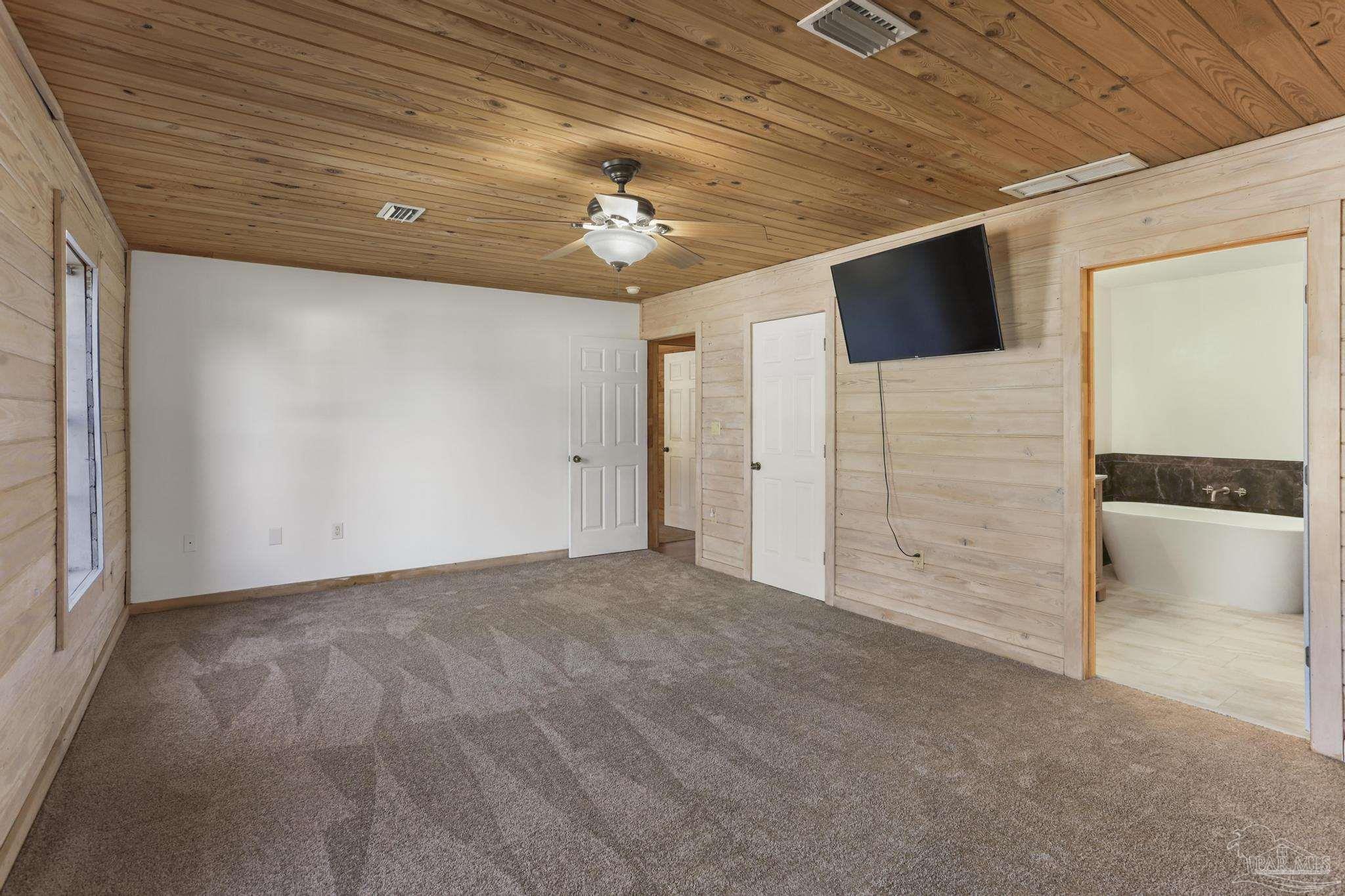 6856 Martin Road Milton, FL 32570 - Photo 21 of 50 a view of livingroom with a ceiling fan