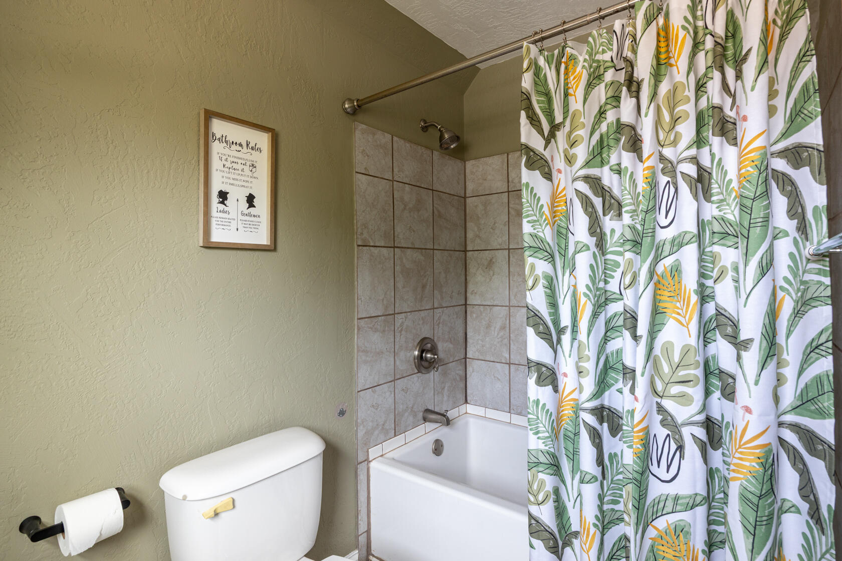 138 North Locust Street Appleton, WI 54914 - Photo 20 of 32 Upstairs Full Bath