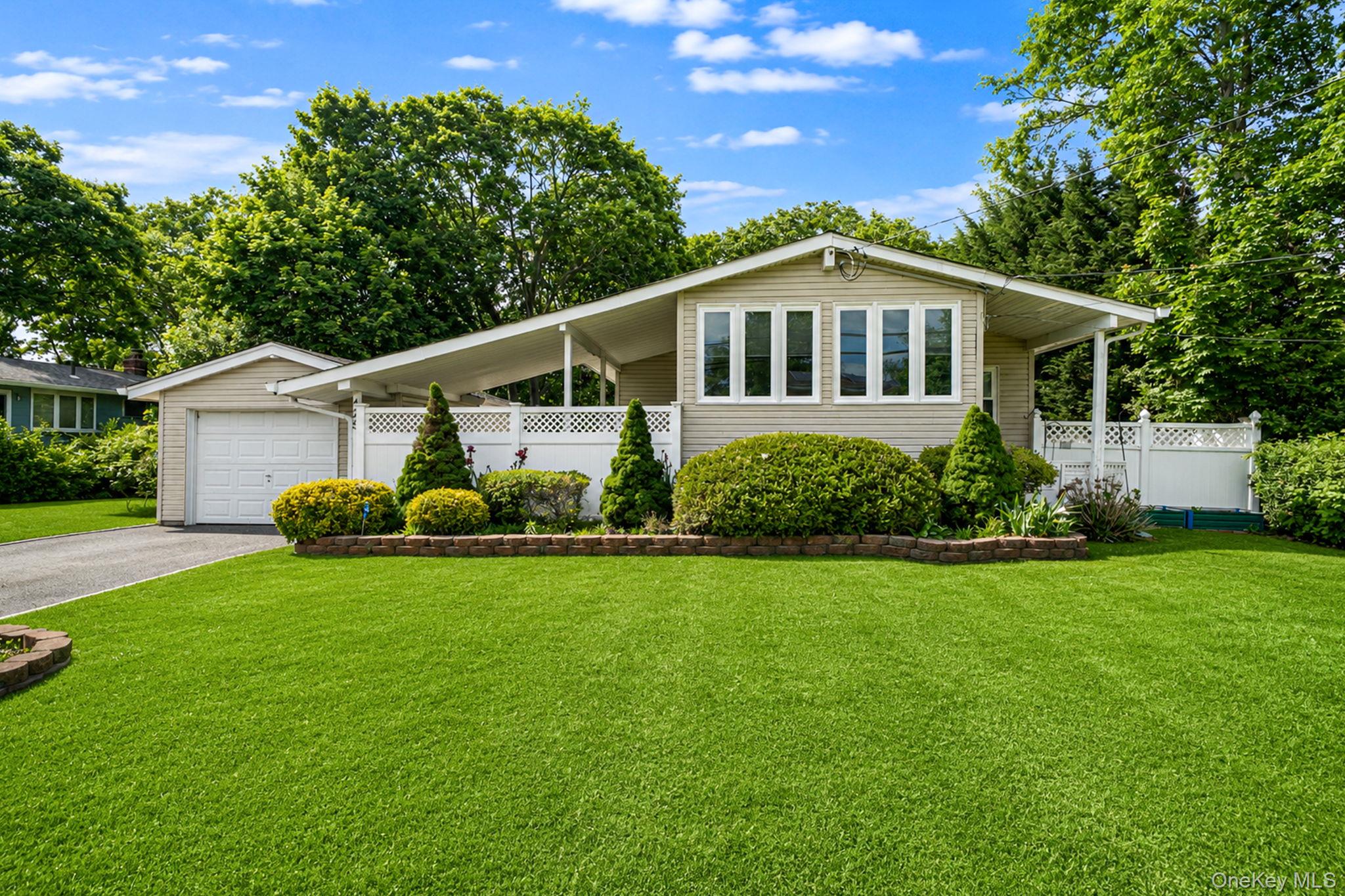 425 Old Country Road Deer Park, NY 11729 - Photo 2 of 34