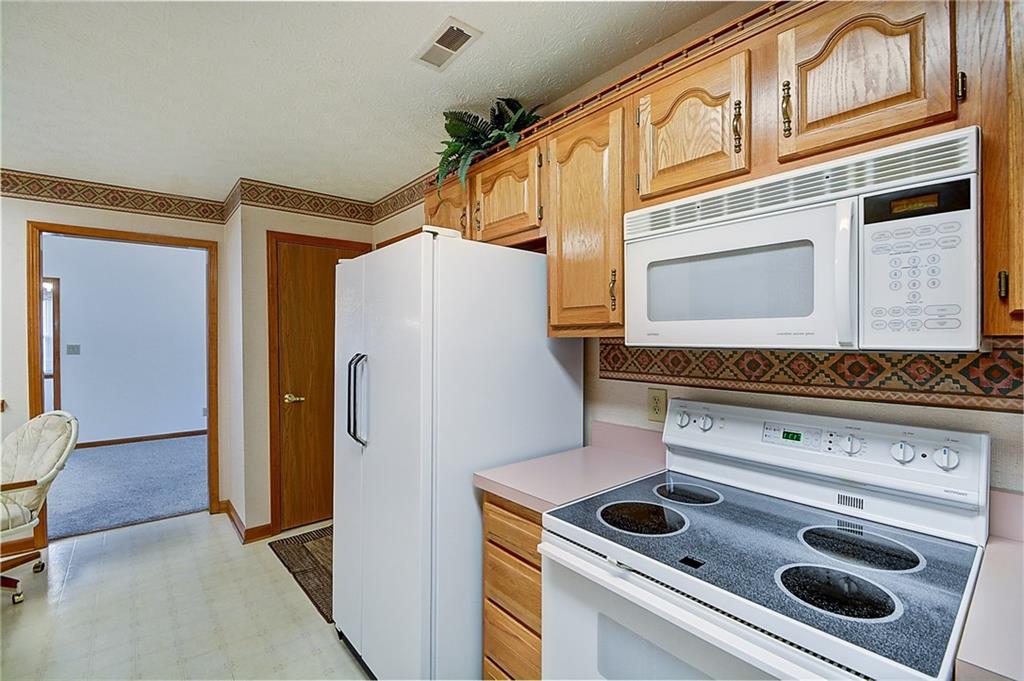 5675 Misty Ridge Drive Indianapolis, IN 46237 - Photo 11 of 26 Gallery Image 11