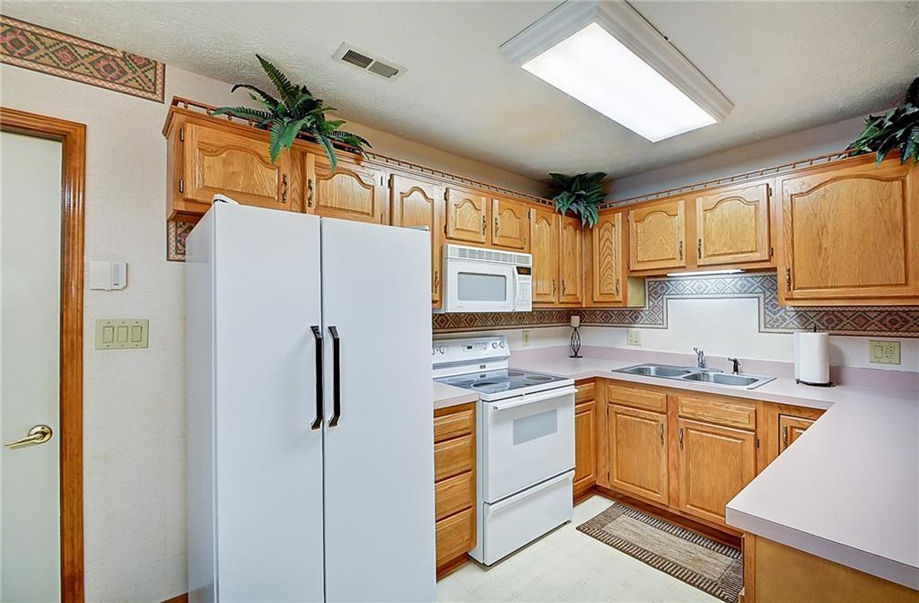 5675 Misty Ridge Drive Indianapolis, IN 46237 - Photo 9 of 26 Gallery Image 9