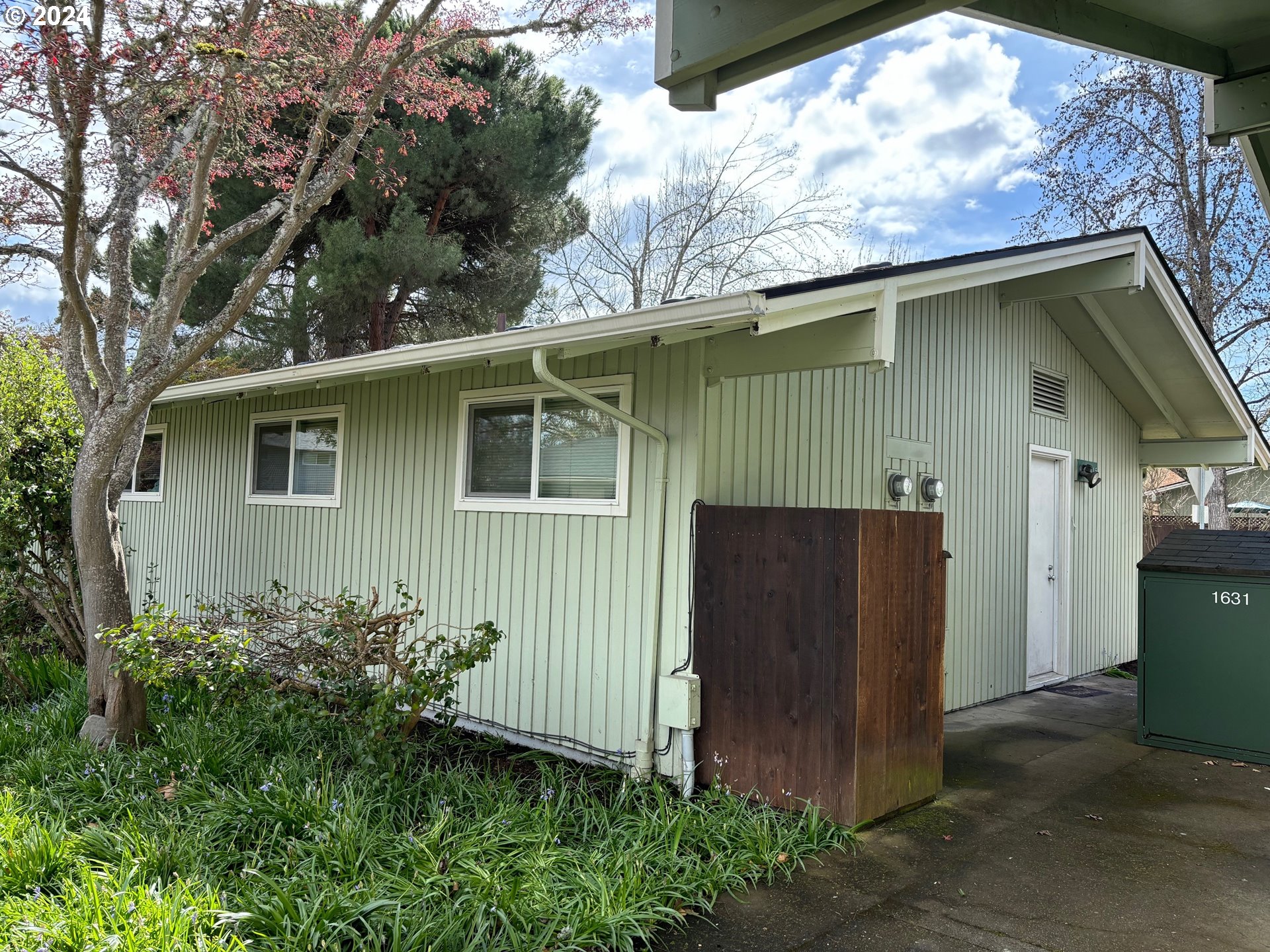 1645 Arthur Street Eugene, OR 97402 - Photo 2 of 5 a backyard of a house with lots of green space