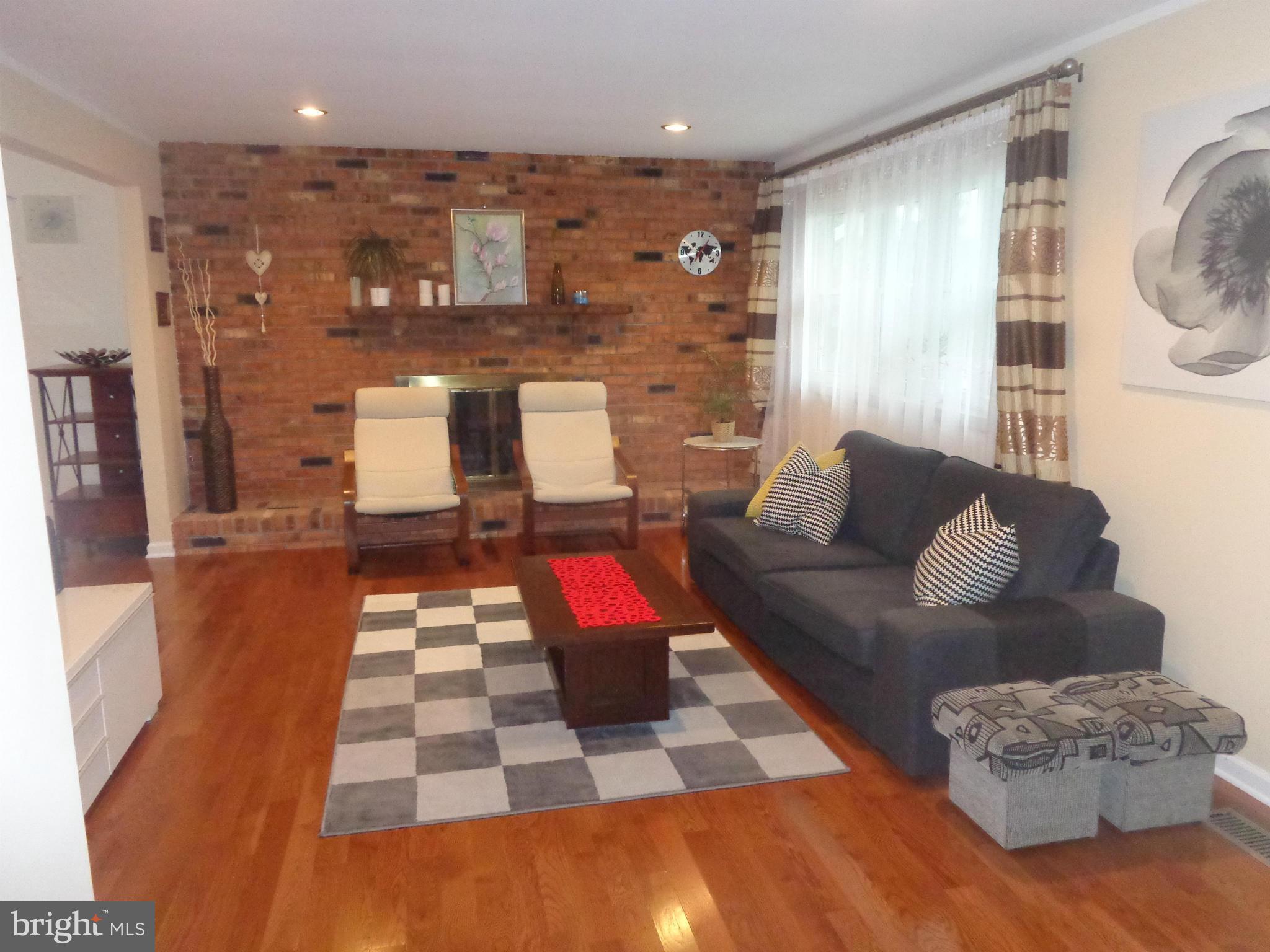 9730 Magledt Road Baltimore, MD 21234 - Photo 4 of 15 Living Room