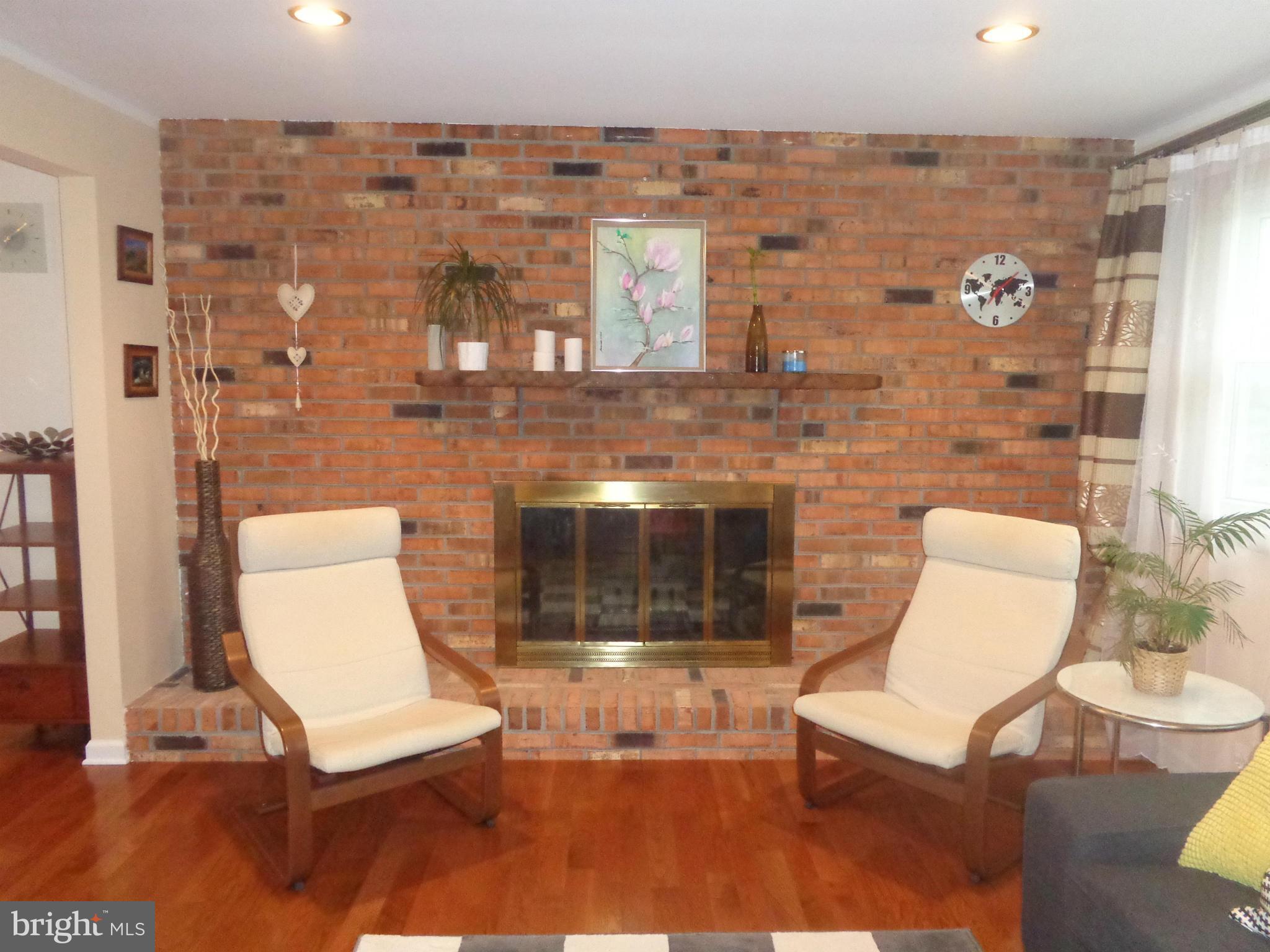 9730 Magledt Road Baltimore, MD 21234 - Photo 5 of 15 Living Room