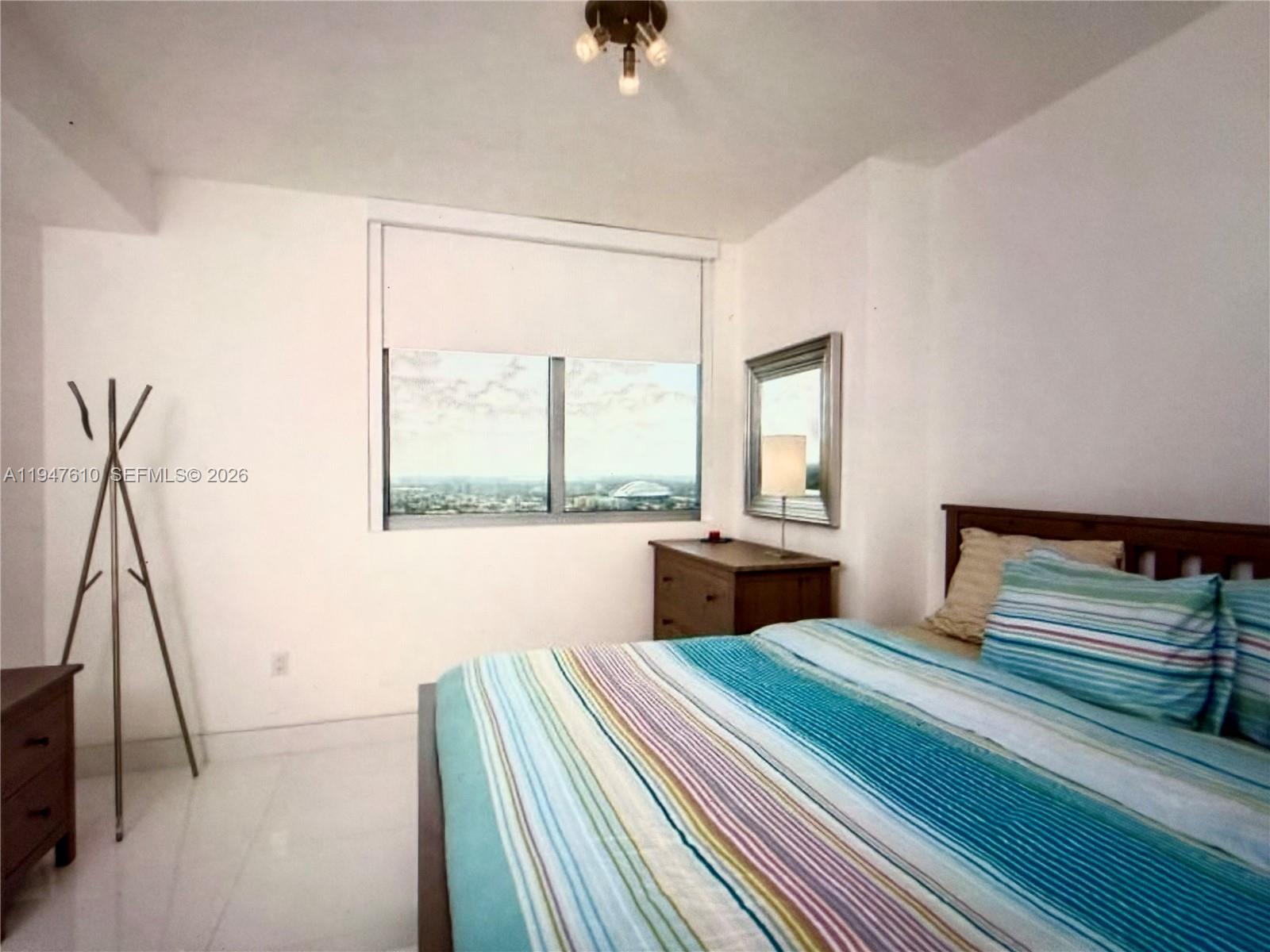 92 Southwest 3rd Street, Unit 4709 Miami, FL 33130 - Photo 6 of 18 a bedroom with a bed and a window
