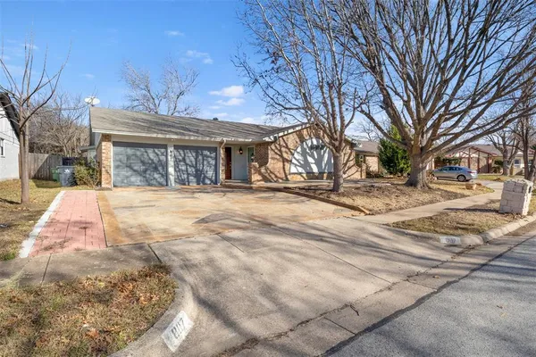 $2,200 | 807 Salem Drive, Arlington, TX 76014