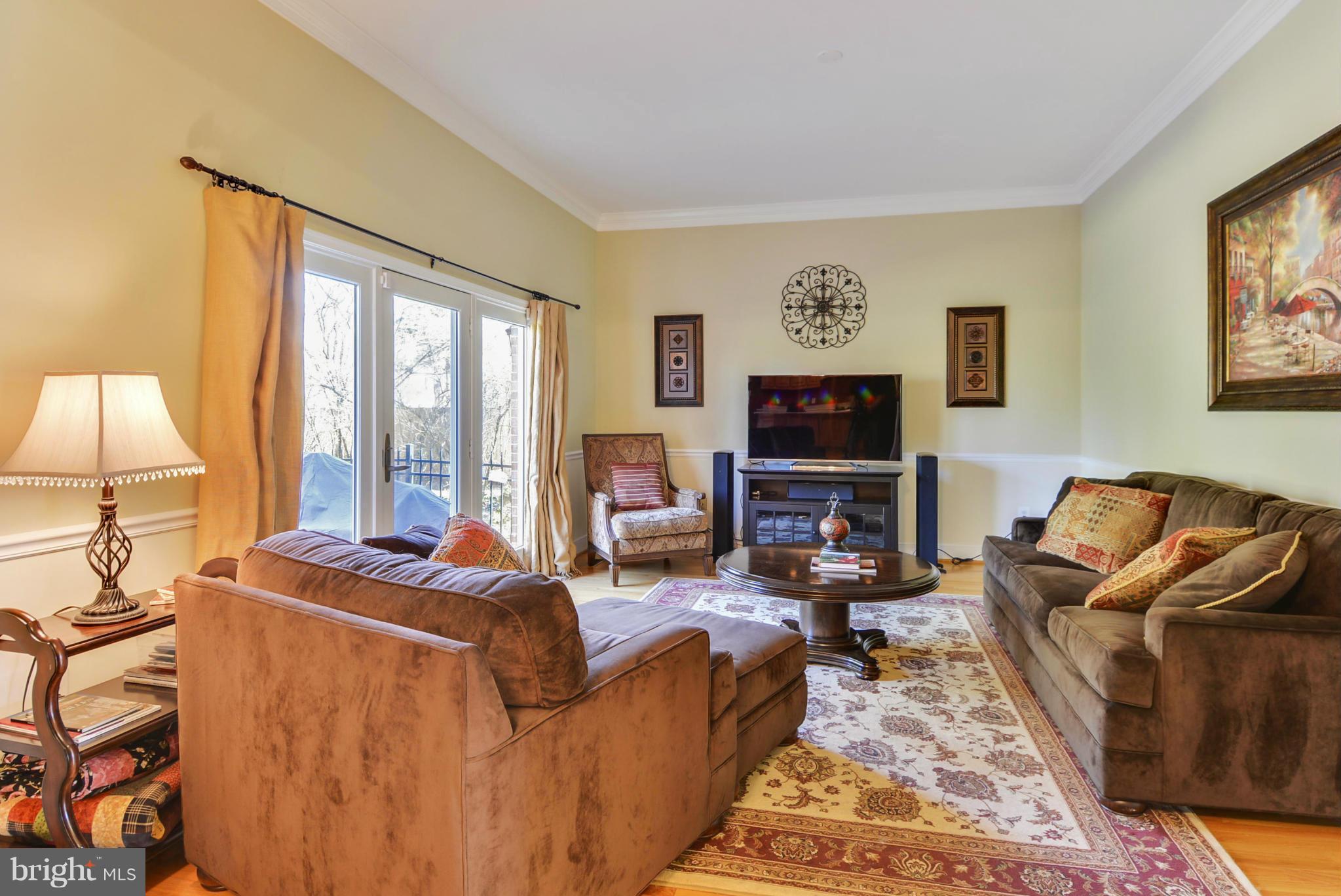 9960 Vale Road Vienna, VA 22181 - Photo 12 of 30 Family Room