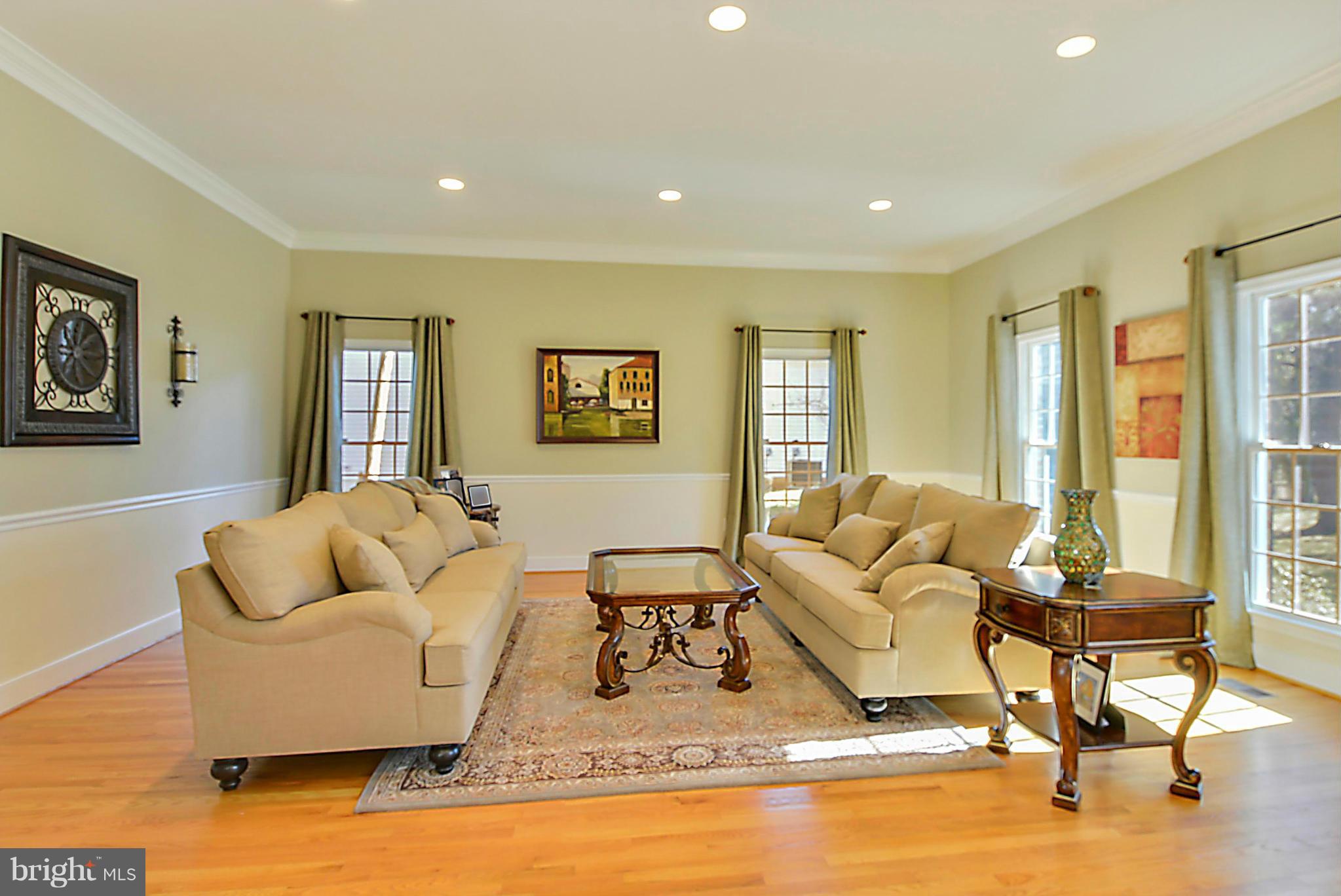 9960 Vale Road Vienna, VA 22181 - Photo 3 of 30 Living Room