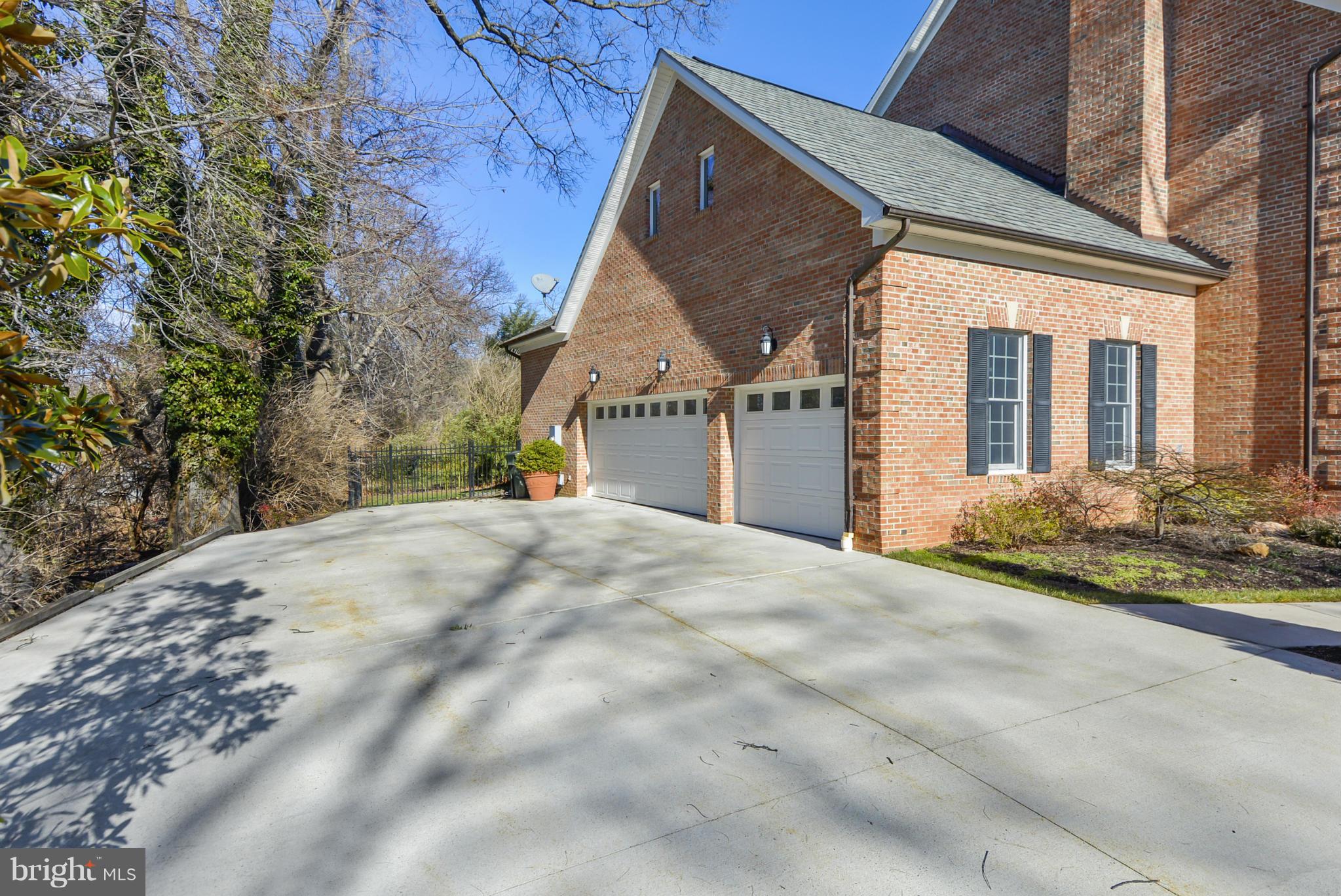 9960 Vale Road Vienna, VA 22181 - Photo 30 of 30 Side Entry 3 Car Garage