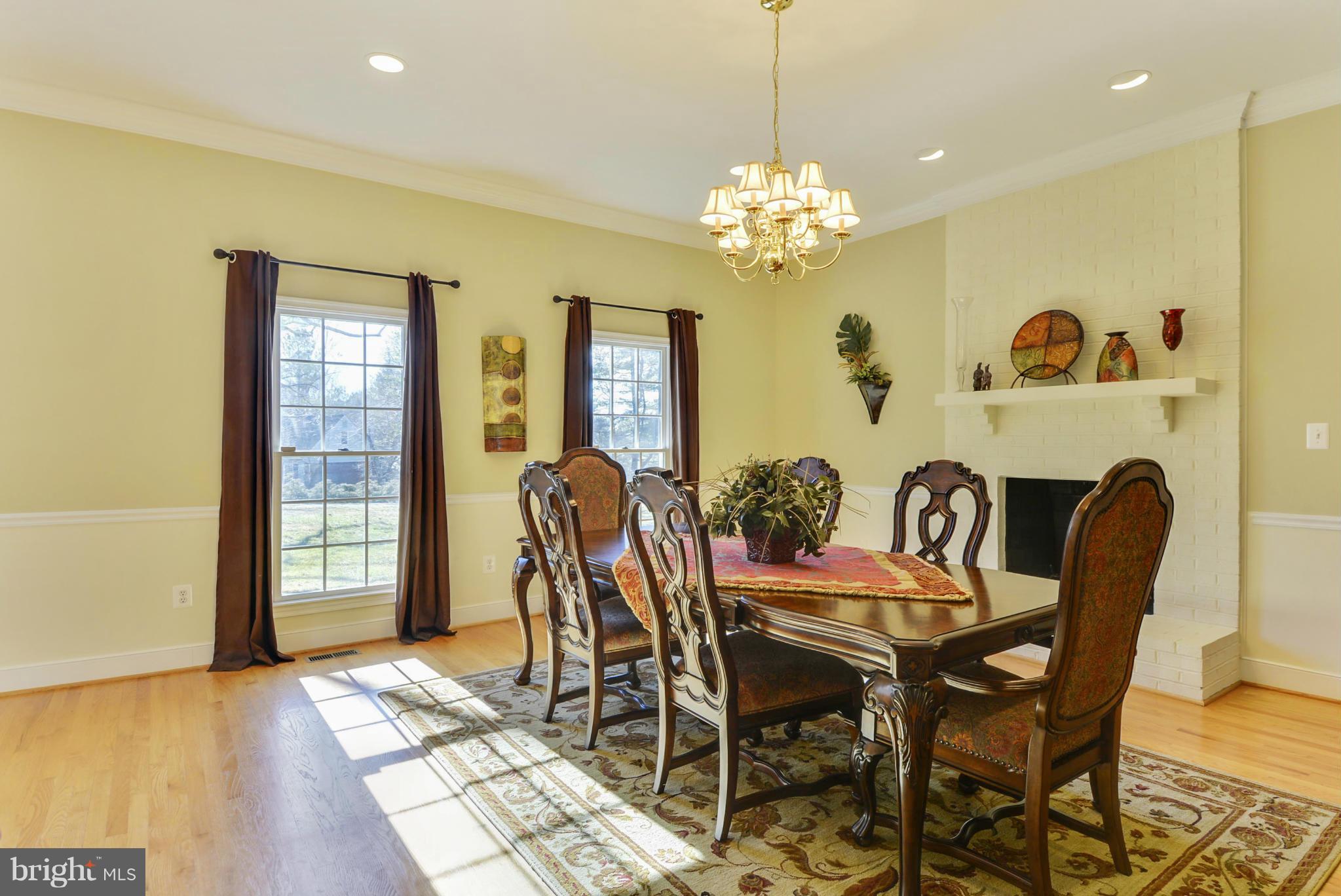 9960 Vale Road Vienna, VA 22181 - Photo 6 of 30 Dining Room