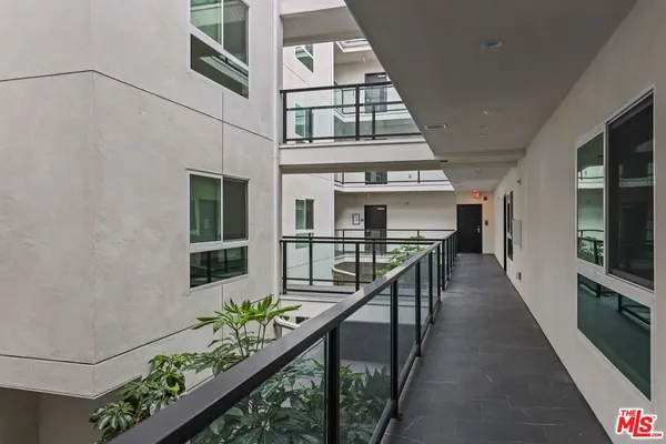 $6,095 | 8457 Blackburn Avenue, Unit 201, Los Angeles, CA 90048