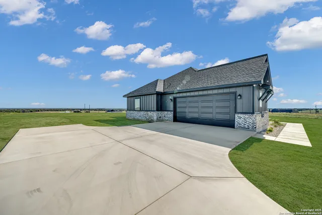 a view of an house with backyard space and garden