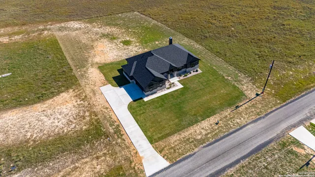 $615,257 | 111 Sunset Drive, La Vernia, TX 78121